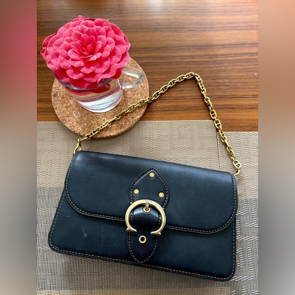 Coach Leather Clutch Bag Black Classic Style With Gold Chain